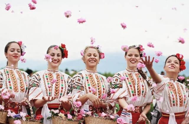 Международен фестивал на фолклорните танци „Общи корени“ Румъния-България