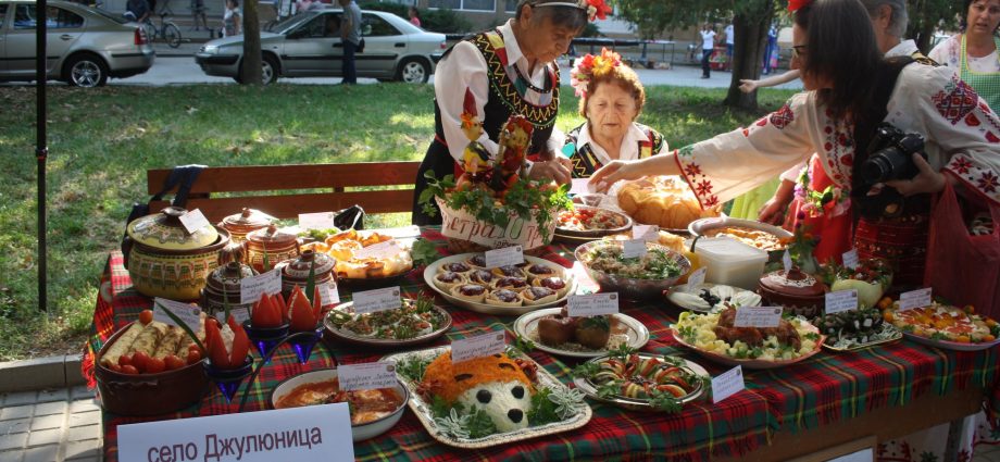 Фестивал „Пъстра трапеза в Джулюница”
