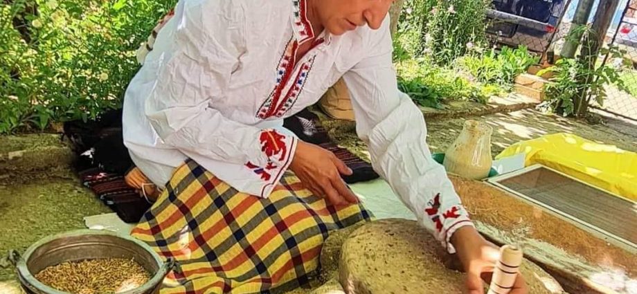 Кулинарна демонстрация за приготвяне на трахана от Теменужка Матева