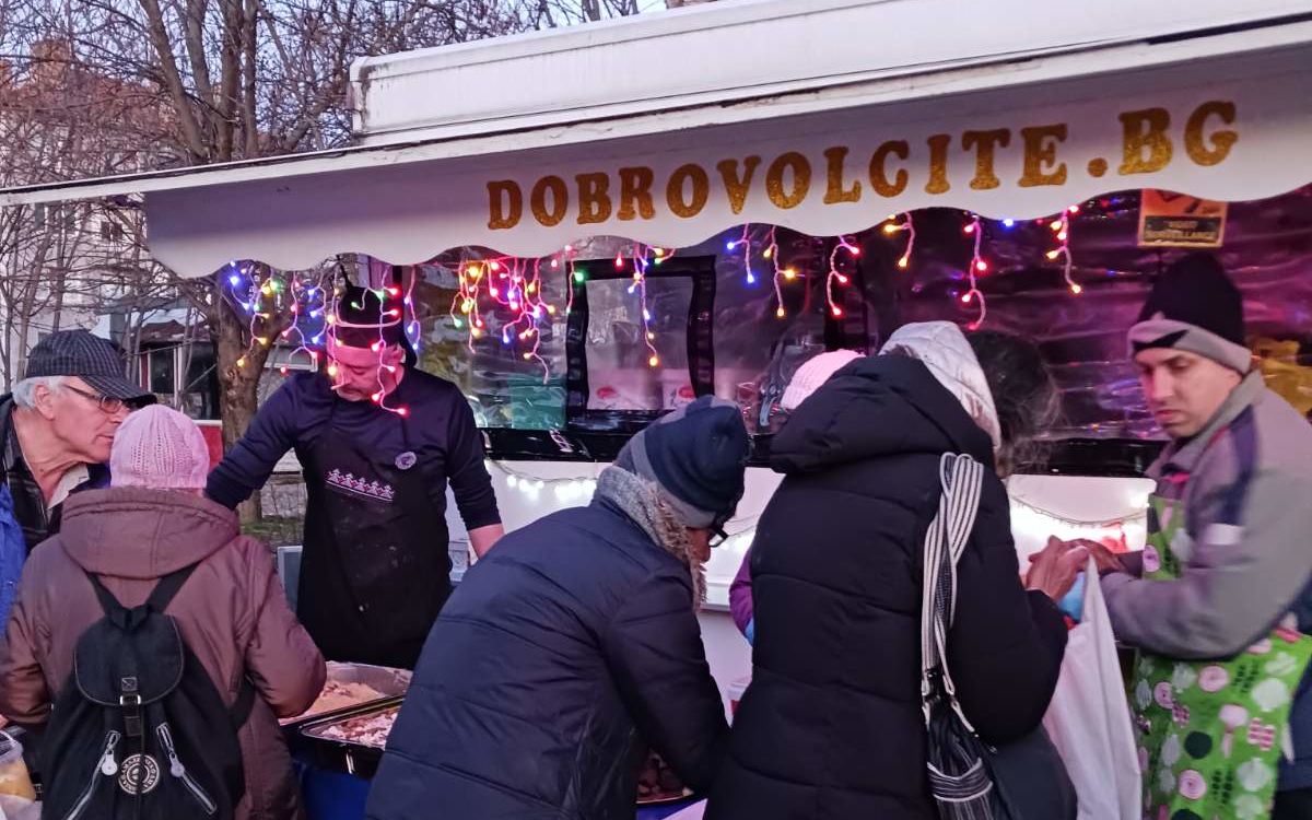 ХАПНИ И ДАРИ - Кулинарен празник с кауза при Камиончето за топла храна в София